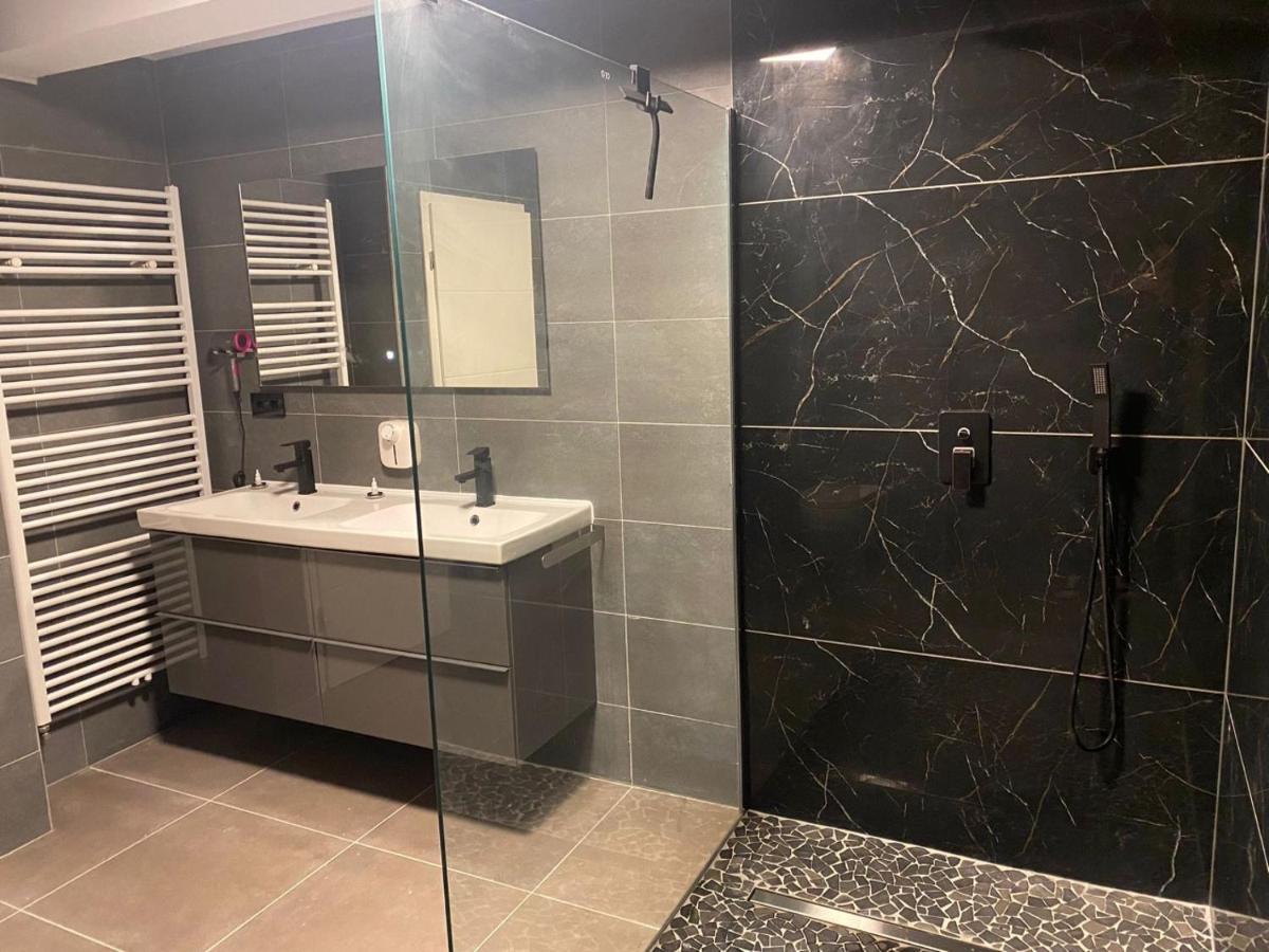 Cozy 120M² Apartment With 3 Bedrooms And 1 Home Cinema Useldange Bagian luar foto